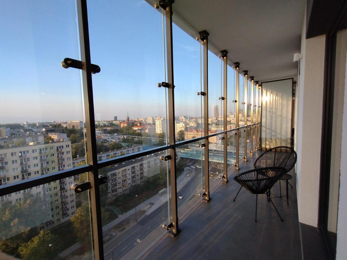 Wola Tower Deluxe Separate Bedroom With Free Garage - By Perfect Apart Варшава Экстерьер фото