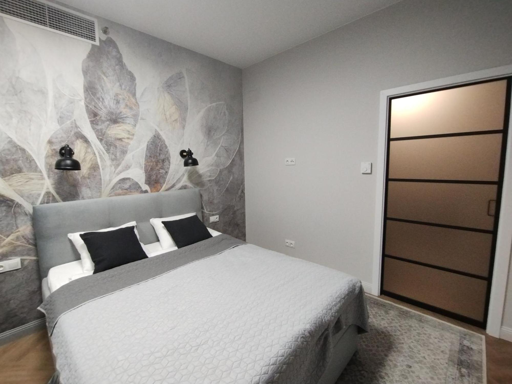 Wola Tower Deluxe Separate Bedroom With Free Garage - By Perfect Apart Варшава Экстерьер фото