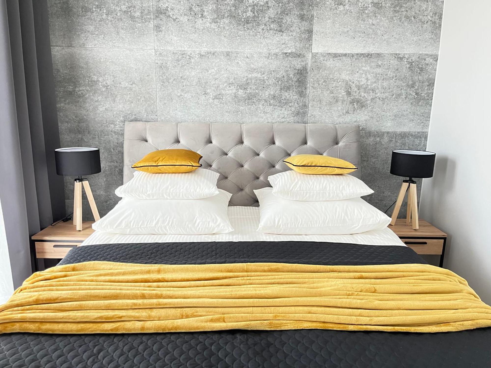 Wola Tower Deluxe Separate Bedroom With Free Garage - By Perfect Apart Варшава Экстерьер фото