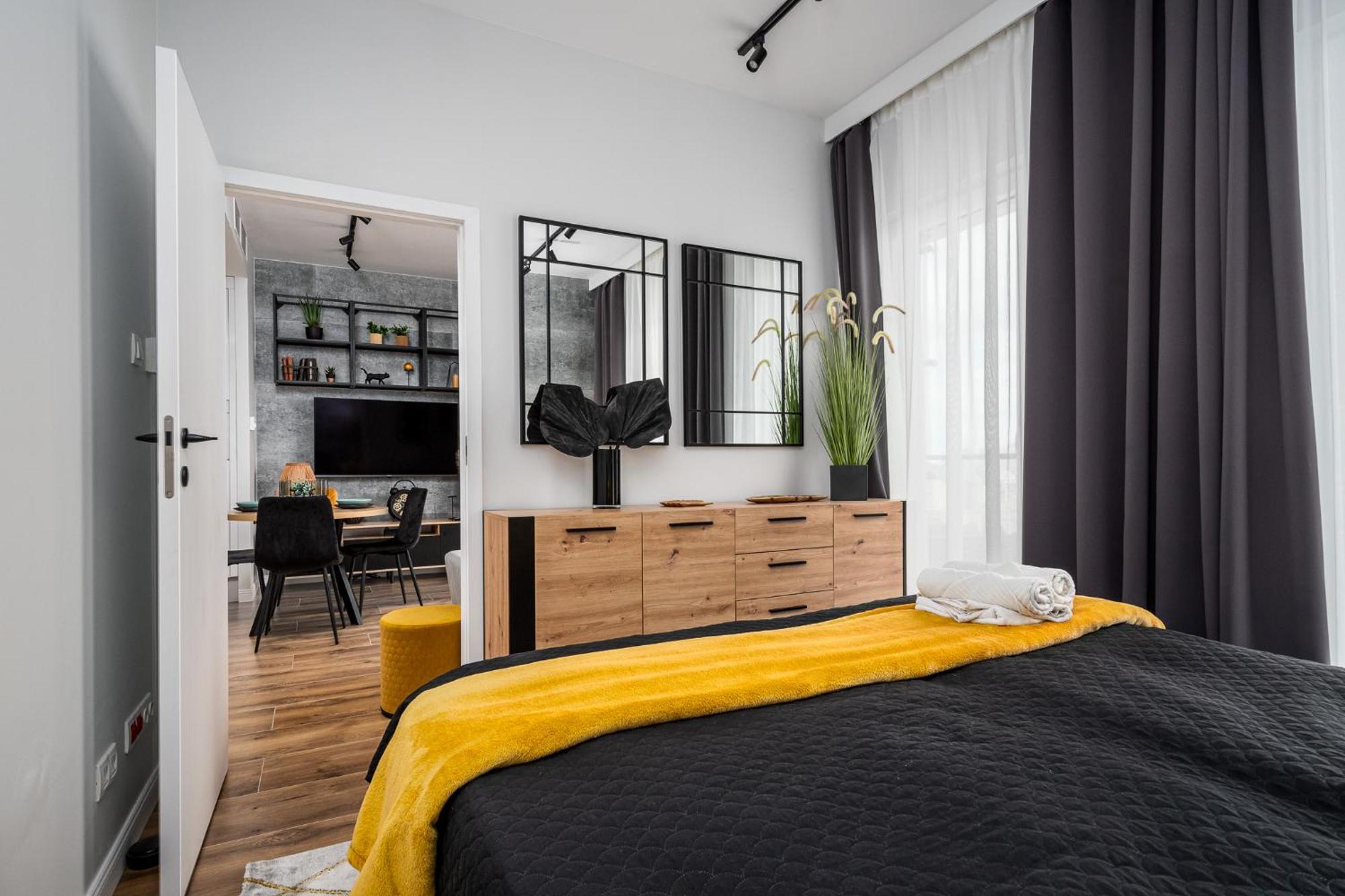 Wola Tower Deluxe Separate Bedroom With Free Garage - By Perfect Apart Варшава Экстерьер фото