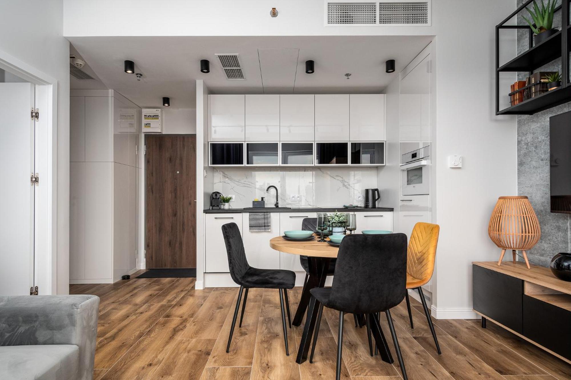 Wola Tower Deluxe Separate Bedroom With Free Garage - By Perfect Apart Варшава Экстерьер фото