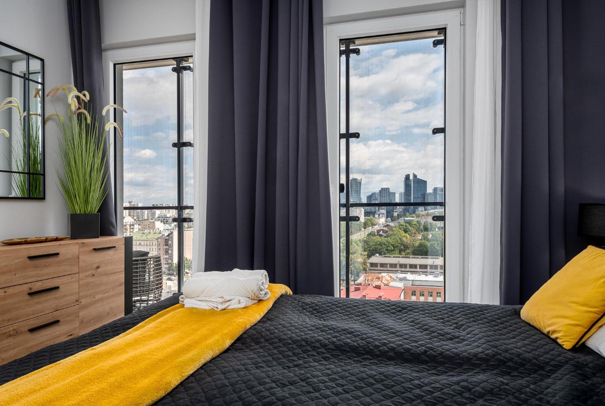 Wola Tower Deluxe Separate Bedroom With Free Garage - By Perfect Apart Варшава Экстерьер фото