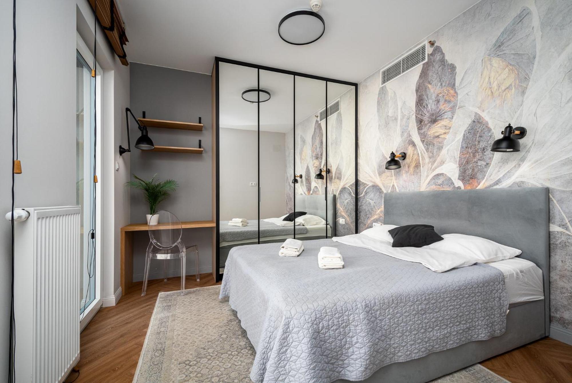 Wola Tower Deluxe Separate Bedroom With Free Garage - By Perfect Apart Варшава Экстерьер фото