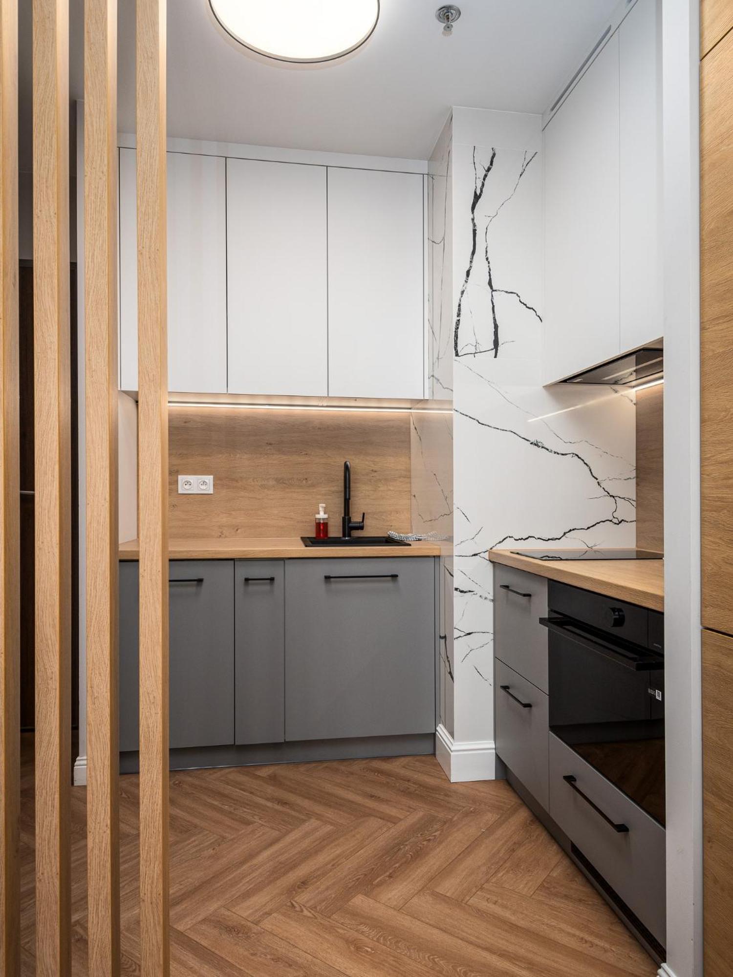Wola Tower Deluxe Separate Bedroom With Free Garage - By Perfect Apart Варшава Экстерьер фото