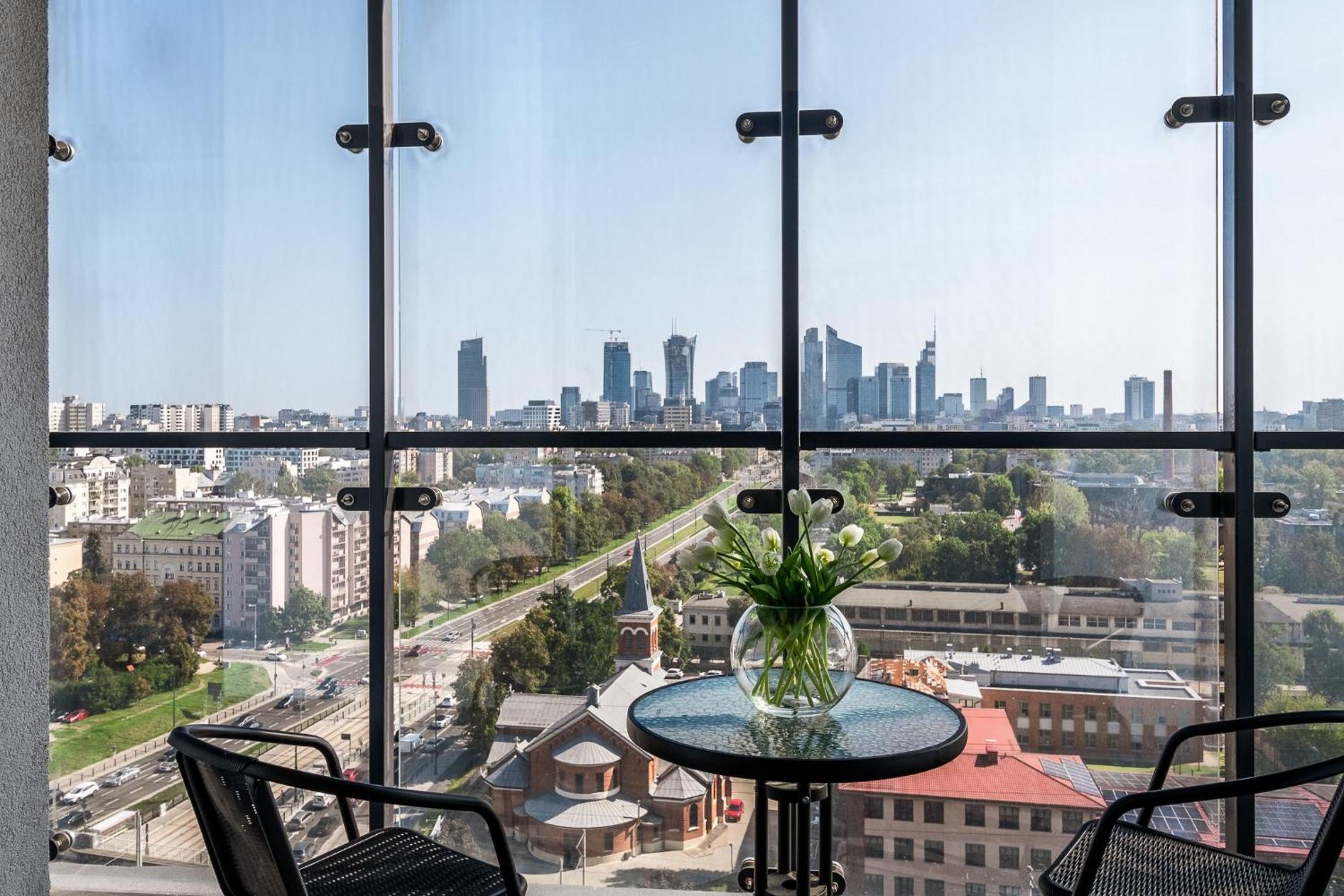 Wola Tower Deluxe Separate Bedroom With Free Garage - By Perfect Apart Варшава Экстерьер фото