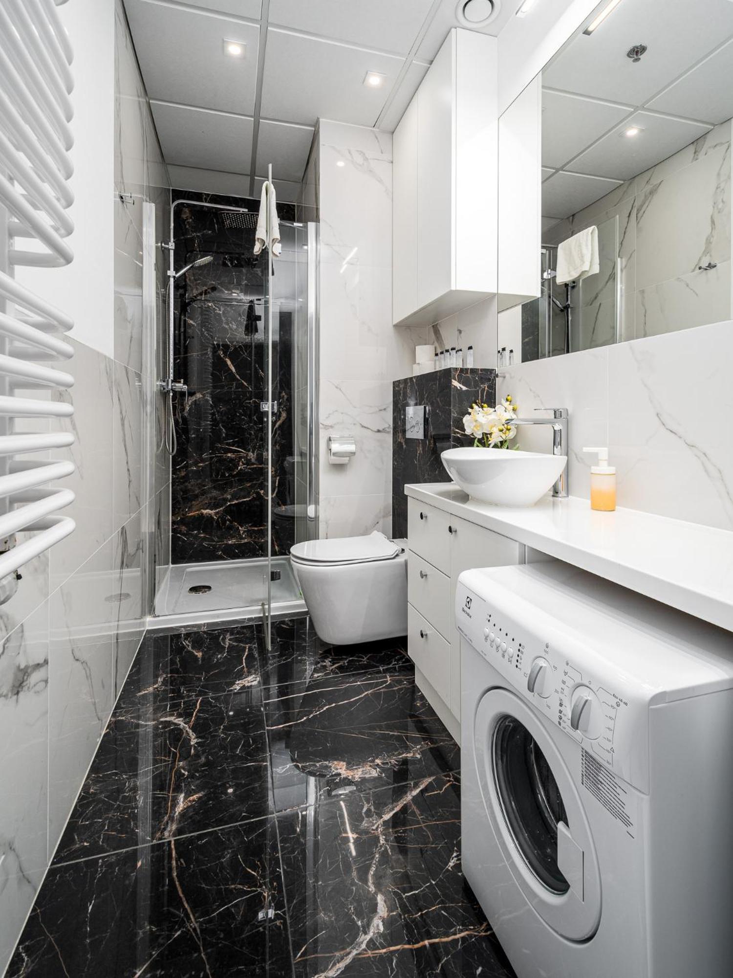 Wola Tower Deluxe Separate Bedroom With Free Garage - By Perfect Apart Варшава Экстерьер фото