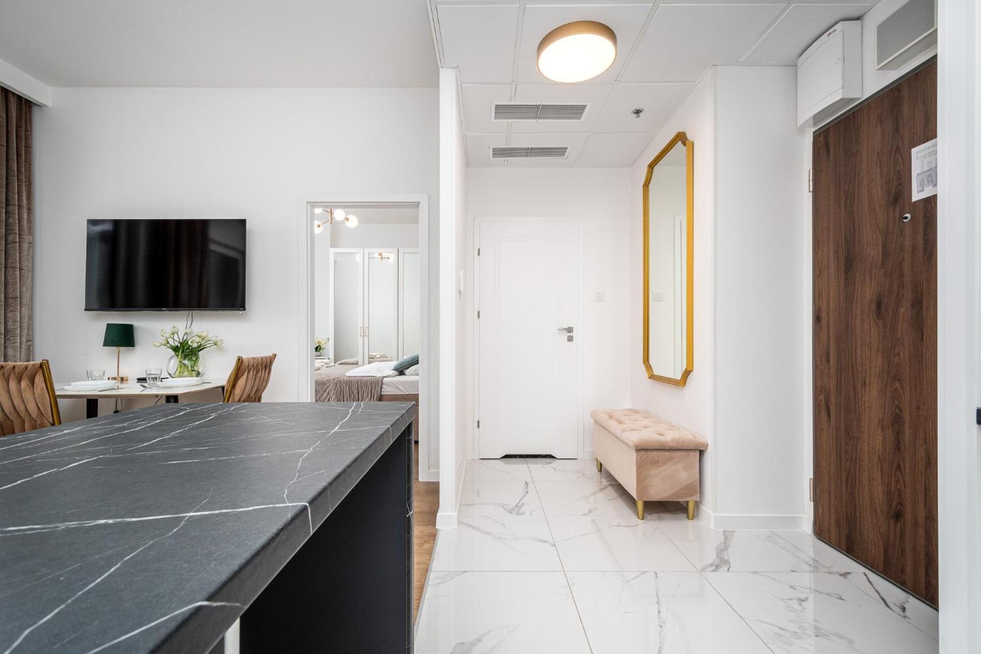 Wola Tower Deluxe Separate Bedroom With Free Garage - By Perfect Apart Варшава Экстерьер фото